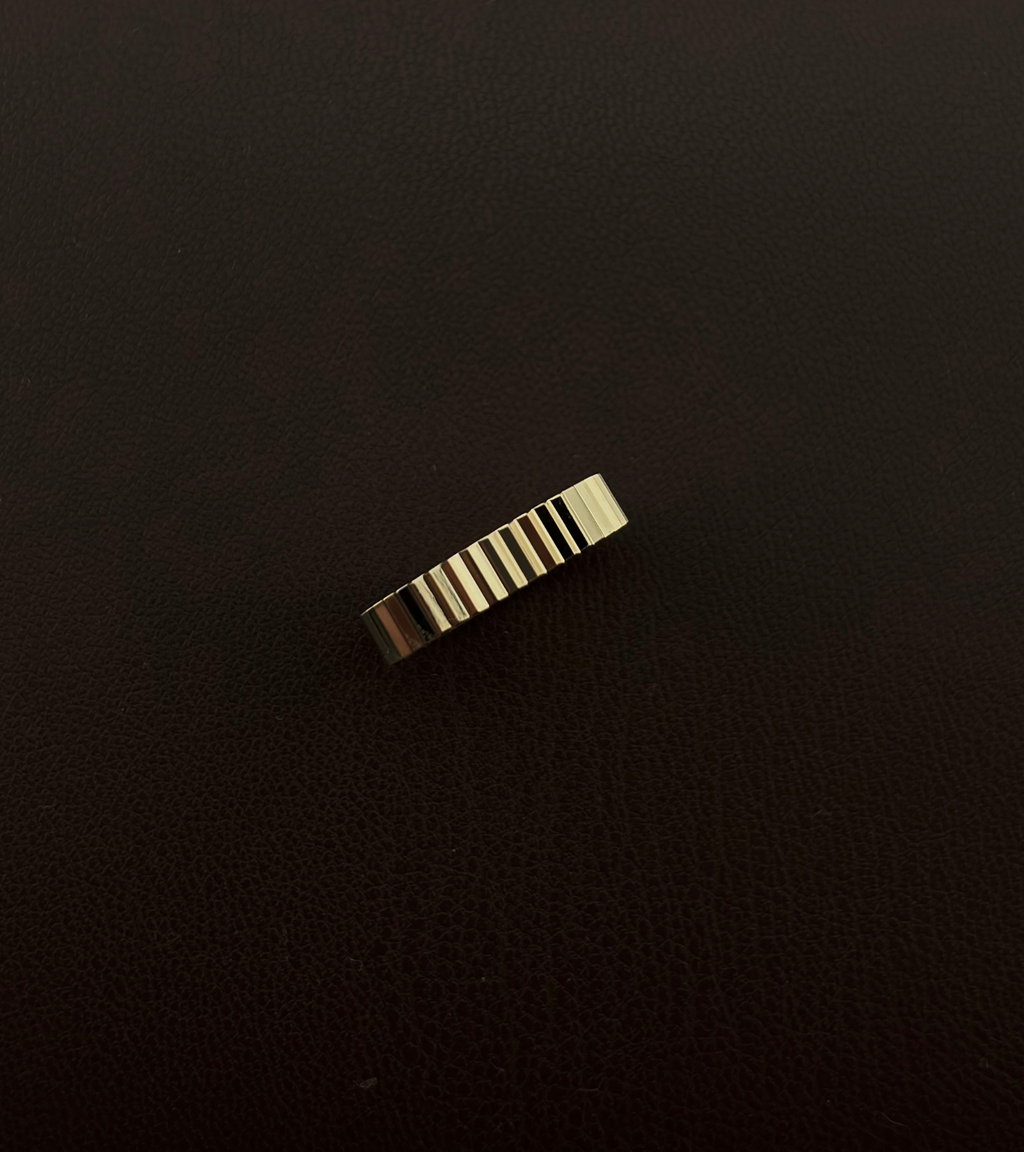Fluted Band